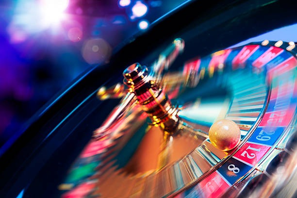 Hasil kartu dealer dan pemenang di putaran Lightning Baccarat
